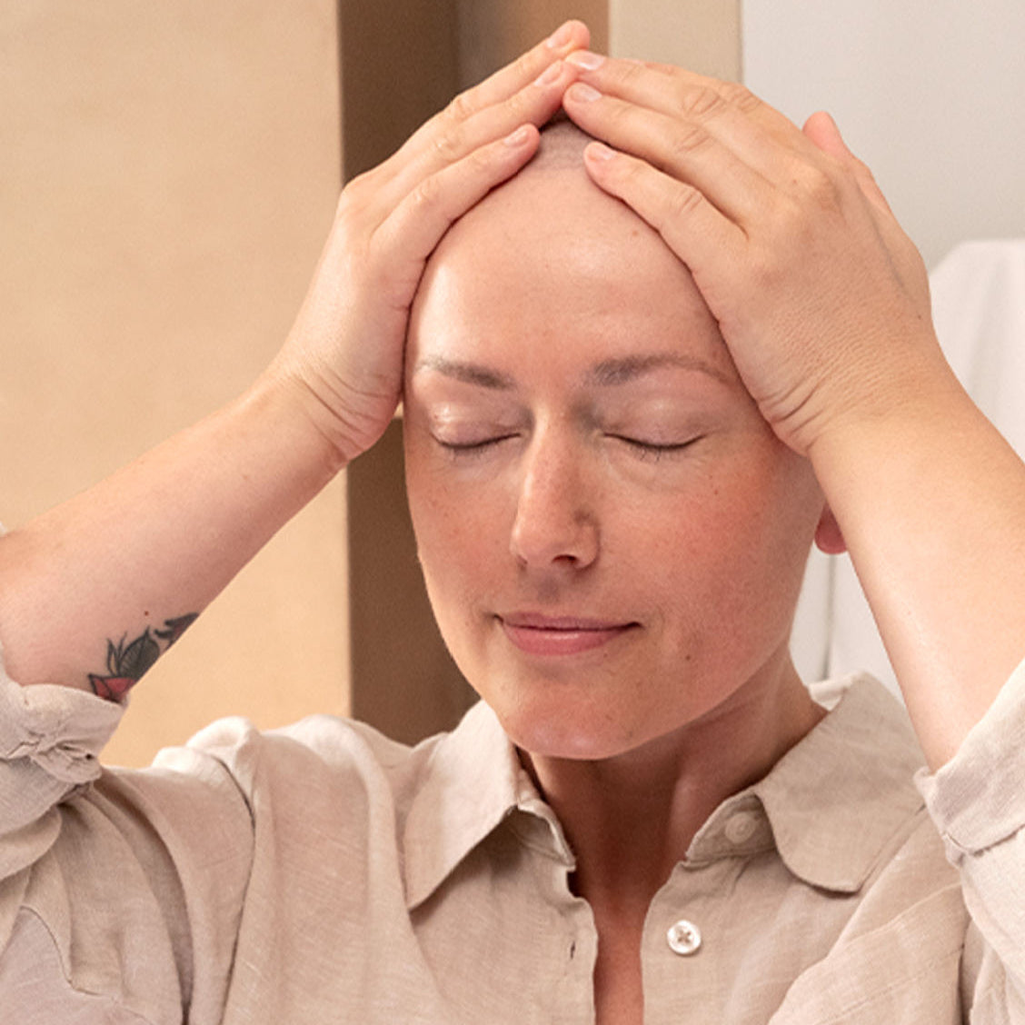 Je kale hoofdhuid verzorgen bij haaruitval door chemo: zachte tips voor comfort en zelfzorg