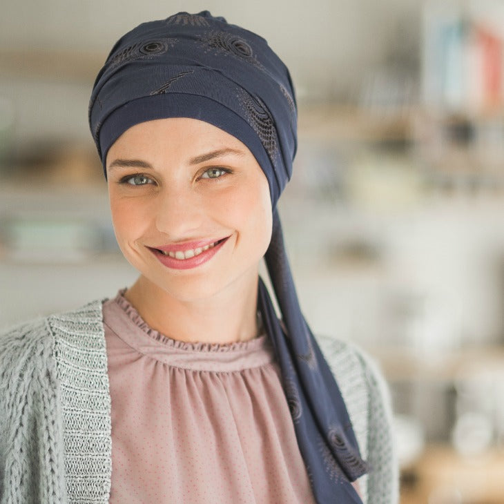 3 slimme stylingtrucjes voor fans van sobere chemo hoofdbedekking