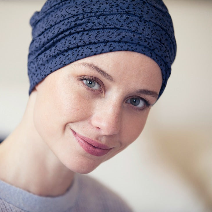 Daarom doen groene en blauwe chemo mutsjes wonderen voor je teint