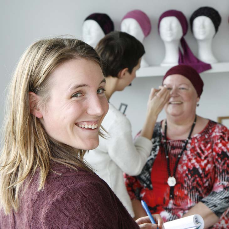 Ingrid vanuit de make-upstoel in gesprek met De Gentenaar